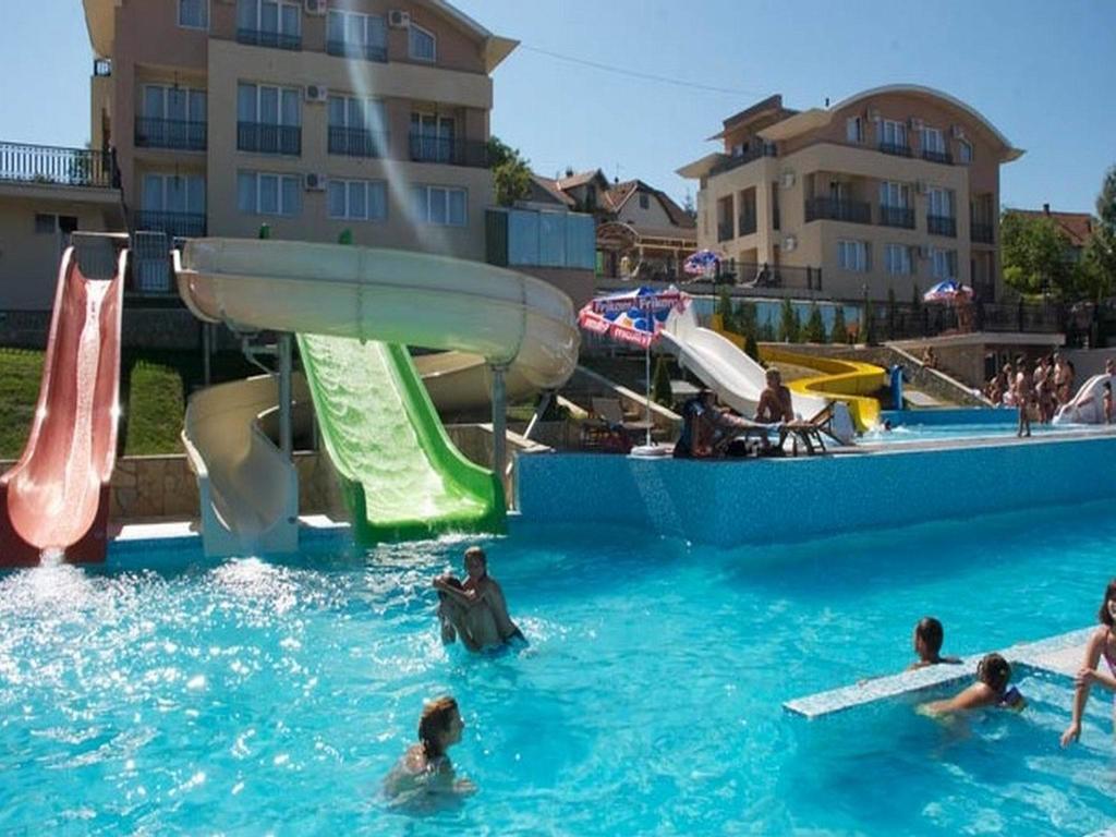 Sunny Hill Apartments & Aqua Park Vrnjačka Banja المظهر الخارجي الصورة